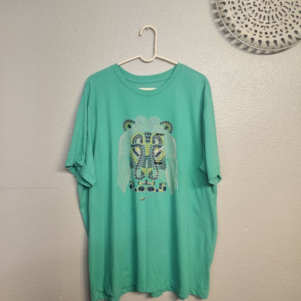 Nike Graphic Tee Men’s XXL Green Abstract Jewel Print Shirt Athleisure Y538